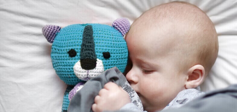 المصطلح قل جانبا خروف  نوم الطفل في الشهر الثالث | تطورات الطفل في الشهر الثالث | جونسون بيبي